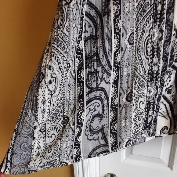 Avenue Black and White Bell Sleeved Tunic Style Blouse Plus Size 30/32 - Picture 5 of 6